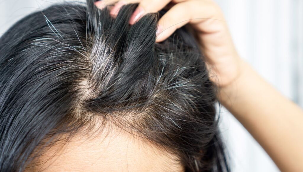 Menguak Fakta Menghilangkan Uban dengan Teh dan Garam, Benarkah Efektif?