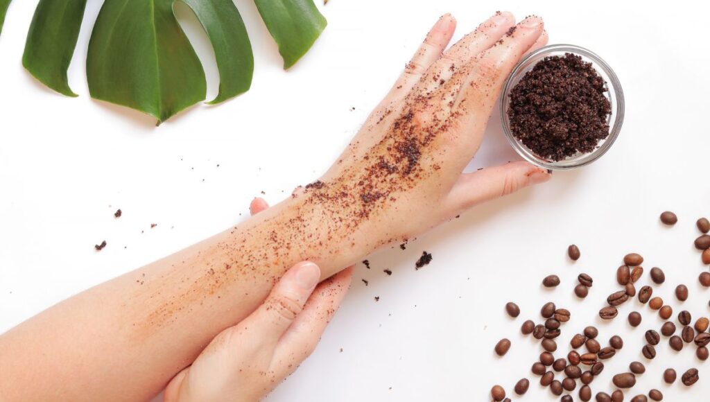 Hand Scrub: Manfaat, Tips, dan 7 Rekomendasi Produk Terbaik